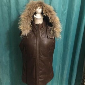 Ladies leather vest & removable fur collar. NWOT